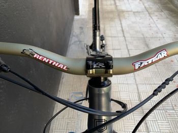 Used Commencal META AM 29 ESSENTIAL 2021 2021 Mountainbike, Light Gray, 29 — image 2 of 9
