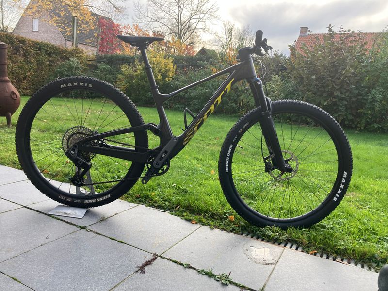 Used Scott Spark RC Team Issue 2024 2024 Mountainbike, Black, 29 — image 1 of 5