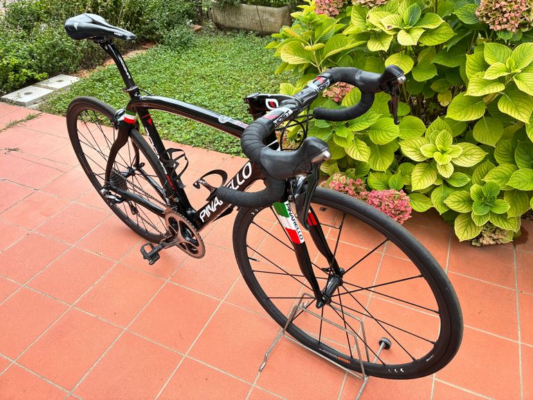 Used Pinarello DOGMA 65.1 THINK 2  ITALIAN FLAG 2014 Road & Gravel, Schwarz — image 3 of 10