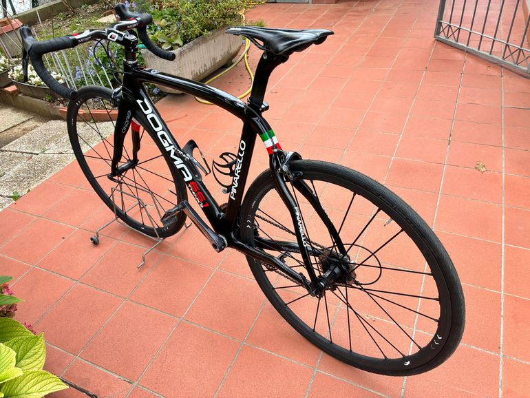Used Pinarello DOGMA 65.1 THINK 2  ITALIAN FLAG 2014 Road & Gravel, Schwarz — image 7 of 10