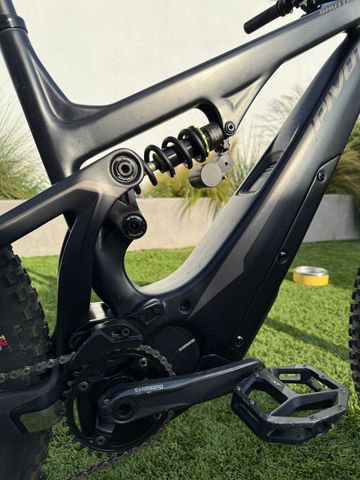 Used Pivot Shuttle Shimano Deore XT Di2 2019 Mountainbike, Black — image 4 of 12