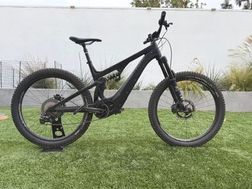 Used Pivot Shuttle Shimano Deore XT Di2 2019 Mountainbike, Black — image 1 of 12