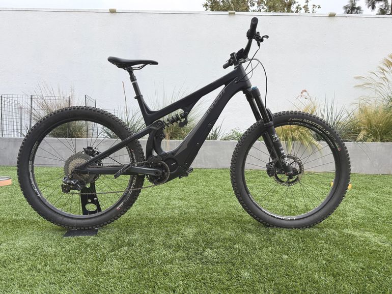 Used Pivot Shuttle Shimano Deore XT Di2 2019 Mountainbike, Black — image 1 of 12