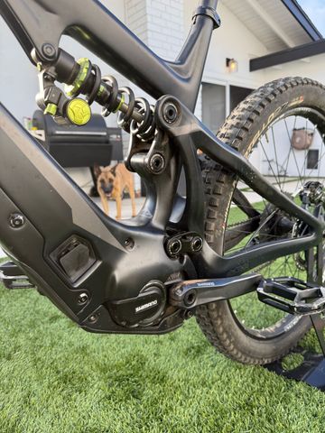 Used Pivot Shuttle Shimano Deore XT Di2 2019 Mountainbike, Black — image 9 of 12