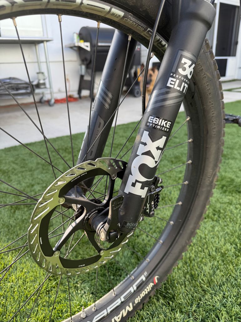 Used Pivot Shuttle Shimano Deore XT Di2 2019 Mountainbike, Black — image 8 of 12