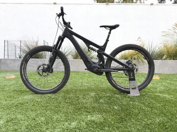 Used Pivot Shuttle Shimano Deore XT Di2 2019 Mountainbike, Black — image 2 of 12
