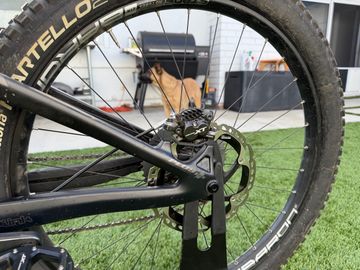 Used Pivot Shuttle Shimano Deore XT Di2 2019 Mountainbike, Black — image 10 of 12