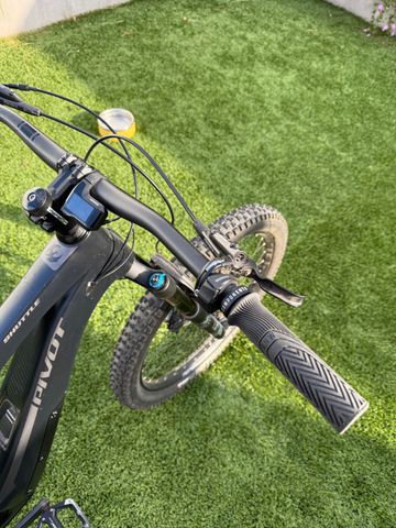 Used Pivot Shuttle Shimano Deore XT Di2 2019 Mountainbike, Black — image 6 of 12