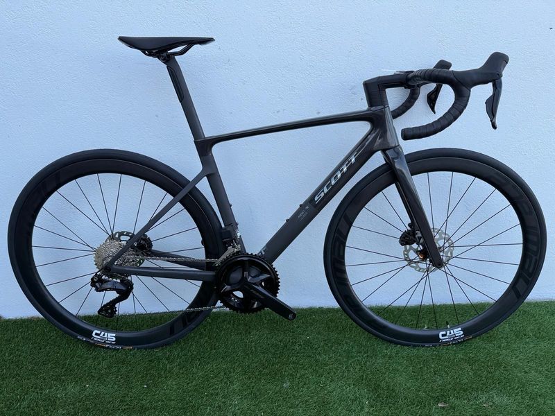 Used Scott Addict RC 30 2025 Road & Gravel