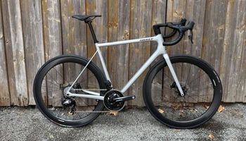Used Ridley Ridley HELIUM SLX Disc Carbon Rennrad - Force Etap - Skiron CR38 - 2024 - D1174As II 2024 Road & Gravel, Blanco — image 1 of 7