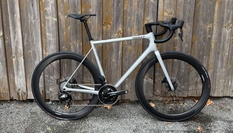 Used Ridley Ridley HELIUM SLX Disc Carbon Rennrad - Force Etap - Skiron CR38 - 2024 - D1174As II 2024 Road & Gravel, Blanco — image 1 of 7
