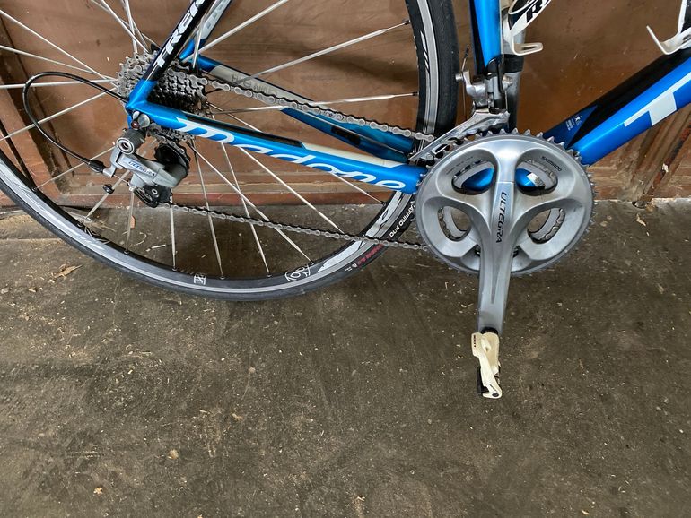 Used Trek Madone 5.9 2013 Road & Gravel, White — image 6 of 7