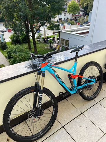 Gebrauchtes Trek Remedy 9 27.5 2015 2015 Mountainbike, Blau, 27, 5 (650B) — Bild 1 von 6