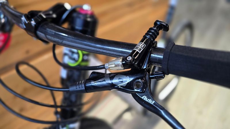 Cannondale F-Si Carbon Team 2017 2017 Mountainbike usato, Bianco — immagine 8 di 9