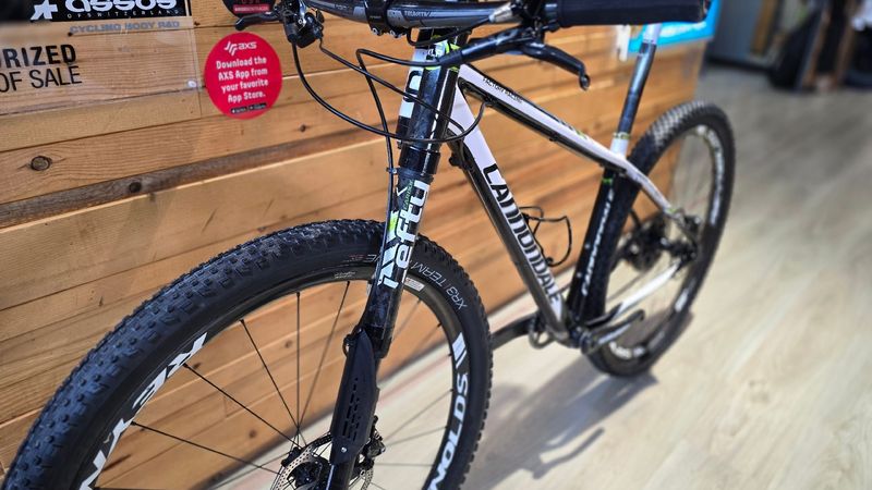 Cannondale F-Si Carbon Team 2017 2017 Mountainbike usato, Bianco — immagine 7 di 9