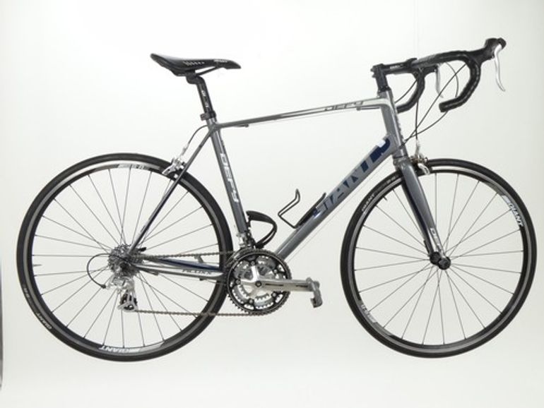 GIANT DEFY SORA Mサイズ　172cm～オススメ DEFY」シリーズがフルモデルチェンジ - News