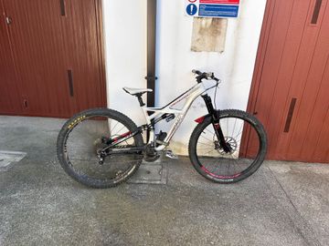 Used Specialized Enduro SRAM GX Eagle AXS (T-Type) 2015 Mountainbike, White — image 1 of 4