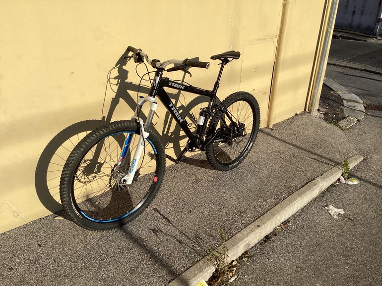 Used Trek ARTIGIANALE 2024 Mountainbike, Black — image 3 of 7