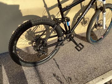 Used Trek ARTIGIANALE 2024 Mountainbike, Black — image 5 of 7