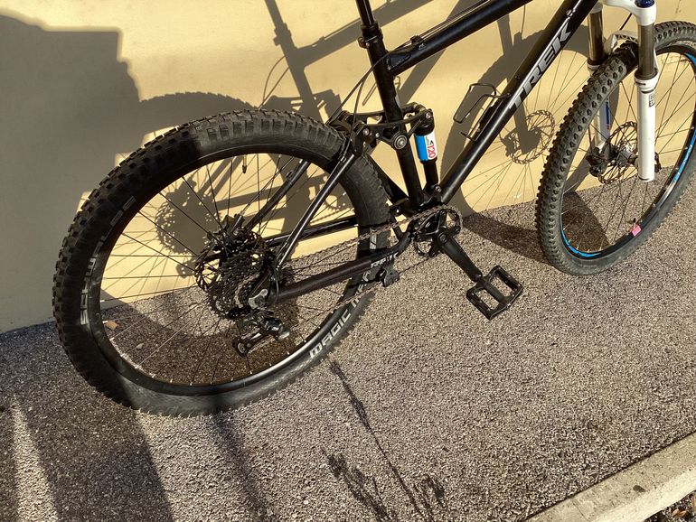 Used Trek ARTIGIANALE 2024 Mountainbike, Black — image 5 of 7