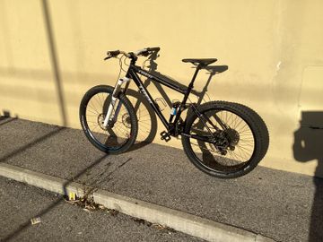 Used Trek ARTIGIANALE 2024 Mountainbike, Black — image 1 of 7