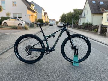 Used Lapierre XRM SE 2025 2025 Mountainbike, Blue — image 1 of 16