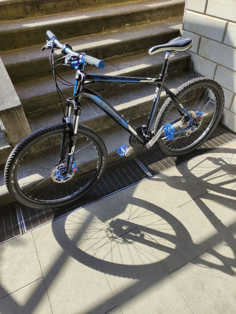 Used Trek 3700 Disc 2015 2015 Mountainbike, Black, 26 — image 2 of 9