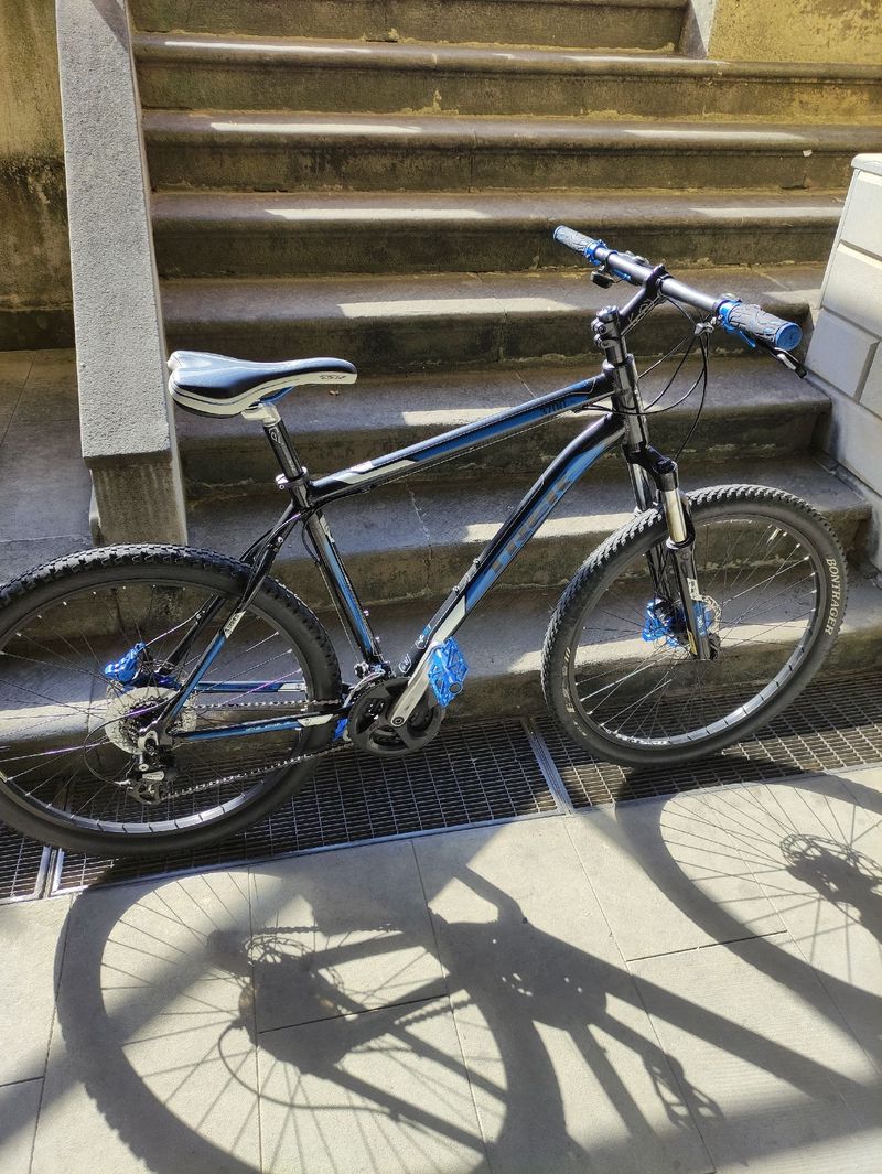 Used Trek 3700 Disc 2015 2015 Mountainbike, Black, 26 — image 6 of 9