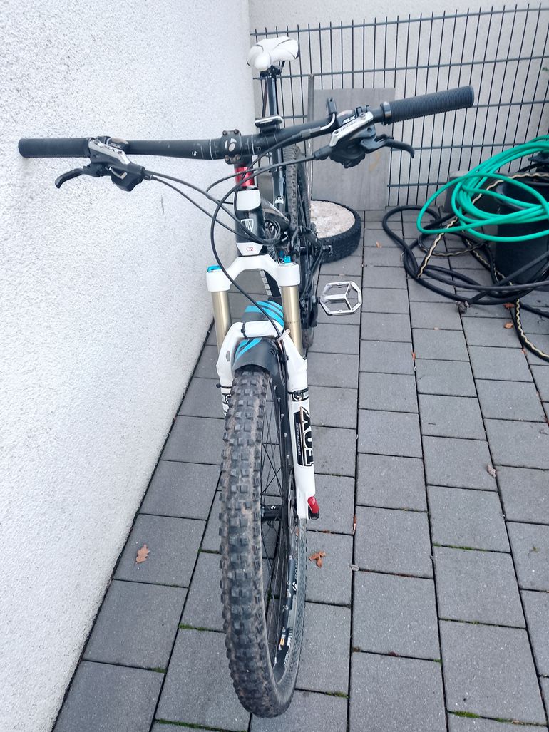 Used Trek Fuel EX 8 27.5 2015 2015 Mountainbike, Black, 27.5 — image 2 of 3