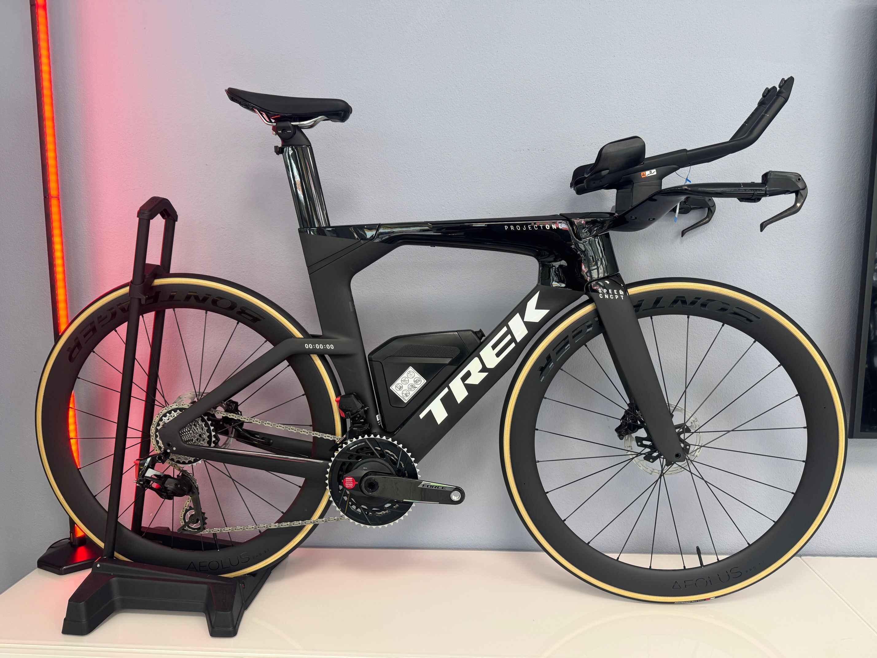 Trek Trek Speed Concept SLR AXS SRAM Force AXS Bontrager Aeolus