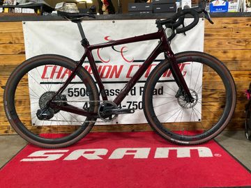Used Pivot VAULT Team Force w/ Carbon Wheels 2022 2022 Road & Gravel