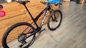 Brugt Trek Supercaliber Slr 9.8 Xt Di2 Gen 2 2026 Mountainbike — billede 2 af 3