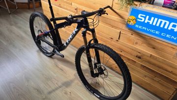 Brugt Trek Supercaliber Slr 9.8 Xt Di2 Gen 2 2026 Mountainbike — billede 3 af 3