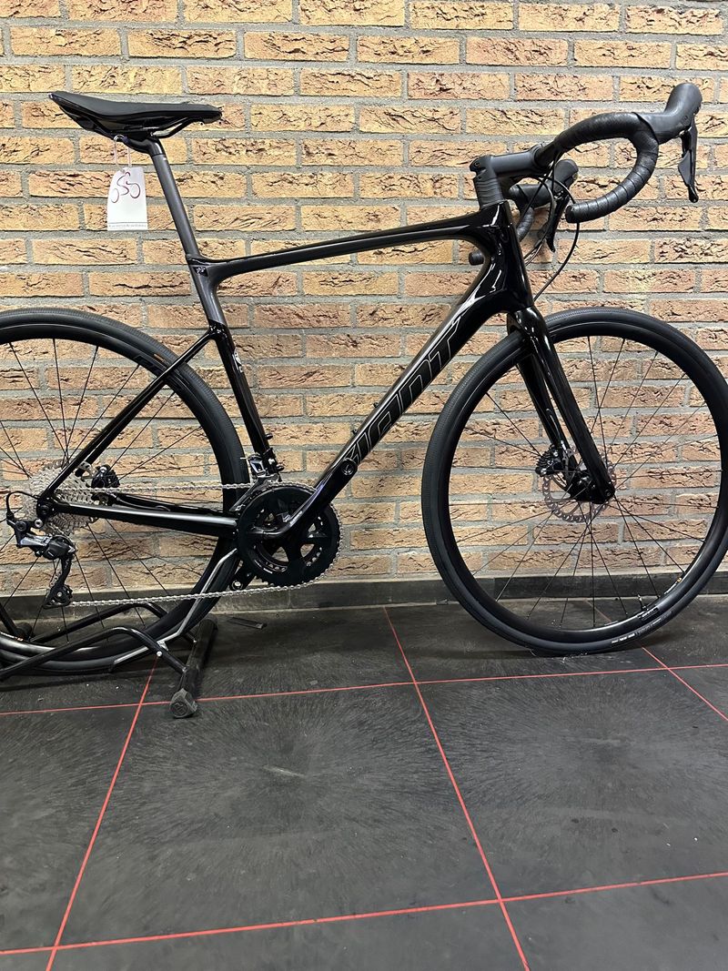 Giant Defy Advanced 1 2022 2022 Road & Gravel de segunda mano, Negro — imagen 1 de 5