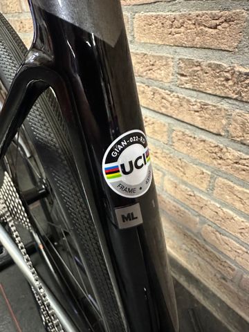 Giant Defy Advanced 1 2022 2022 Road & Gravel de segunda mano, Negro — imagen 4 de 5
