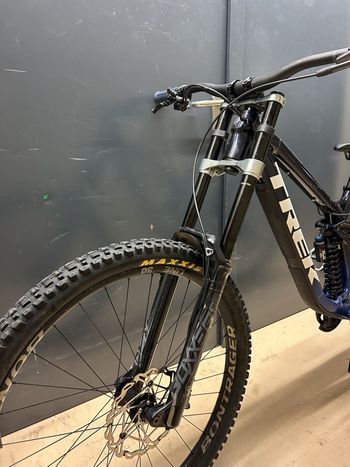 Used Trek Session 8 2023 2023 Mountainbike, Black, 29 — image 11 of 11