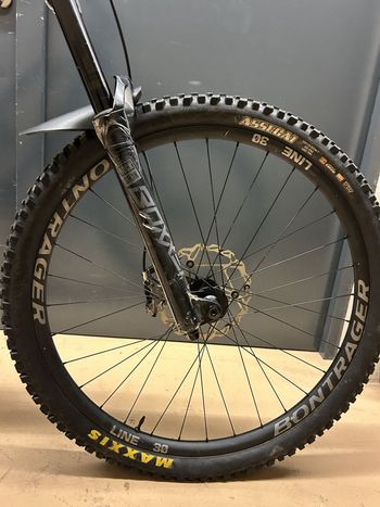Used Trek Session 8 2023 2023 Mountainbike, Black, 29 — image 6 of 11