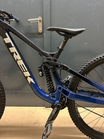 Used Trek Session 8 2023 2023 Mountainbike, Black, 29 — image 9 of 11