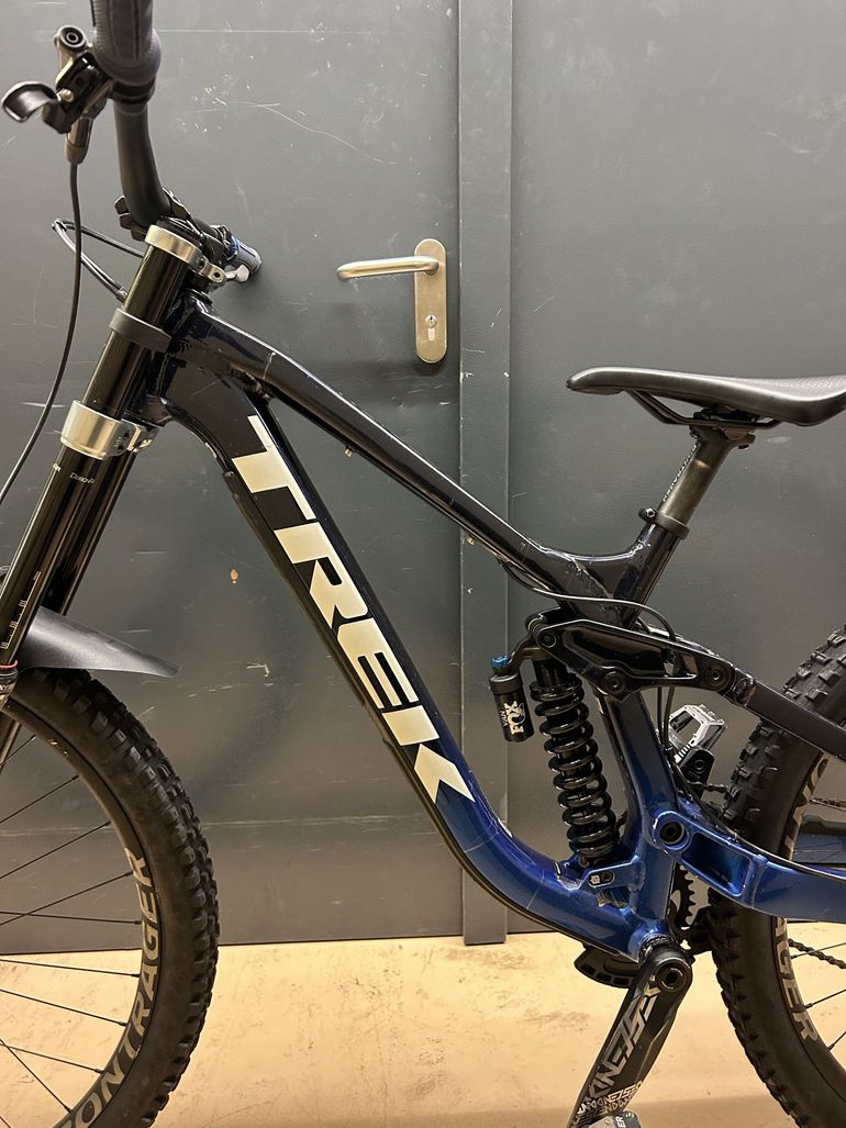 Used Trek Session 8 2023 2023 Mountainbike, Black, 29 — image 10 of 11