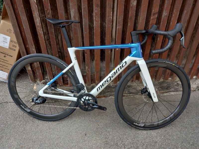 Megamo Pulse 07 2026 Sram Rival AXS Powermeter Zipp 303 SS 2026 Road & Gravel de segunda mano