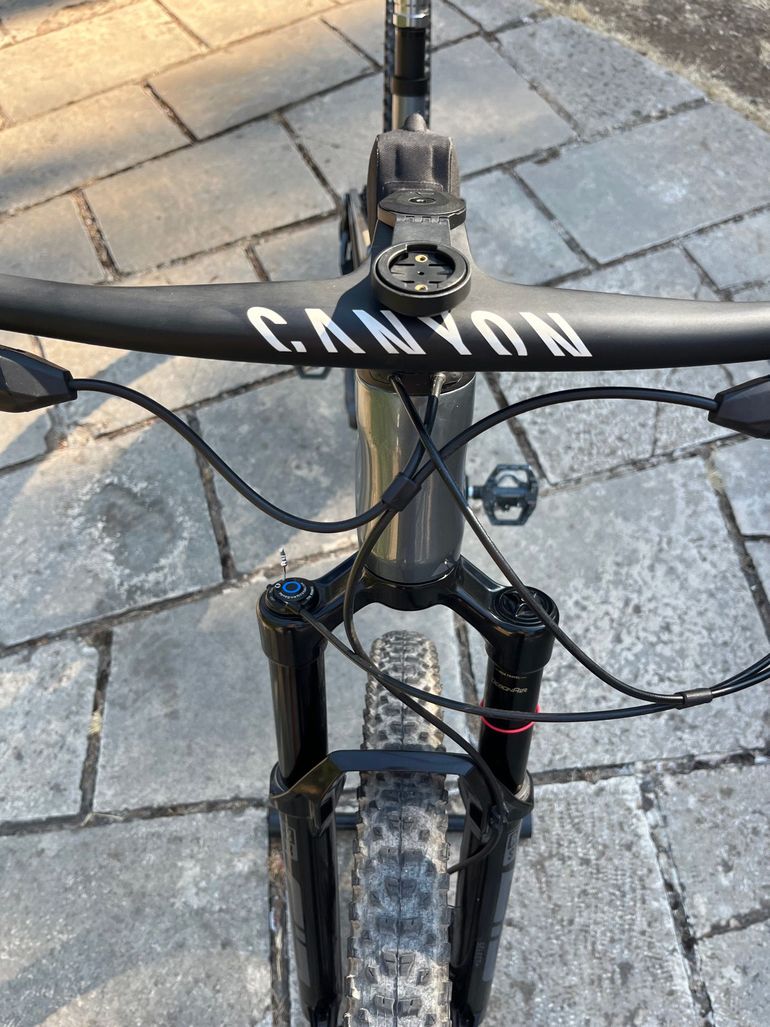 Canyon Lux Trail CF 9 2024 2024 Mountainbike usato, Grigio chiaro — immagine 5 di 15