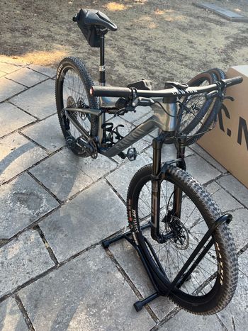 Canyon Lux Trail CF 9 2024 2024 Mountainbike usato, Grigio chiaro — immagine 4 di 15