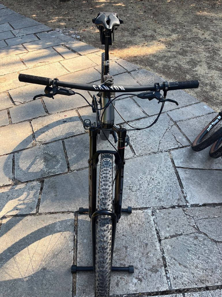 Canyon Lux Trail CF 9 2024 2024 Mountainbike usato, Grigio chiaro — immagine 15 di 15