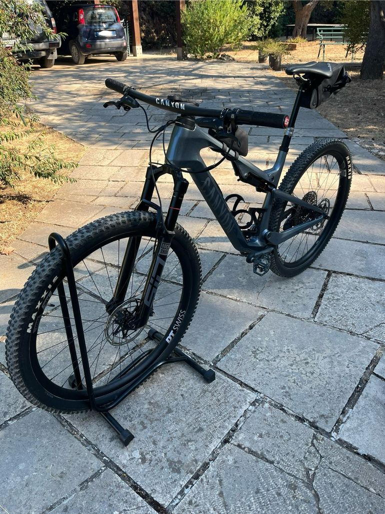 Canyon Lux Trail CF 9 2024 2024 Mountainbike usato, Grigio chiaro — immagine 3 di 15