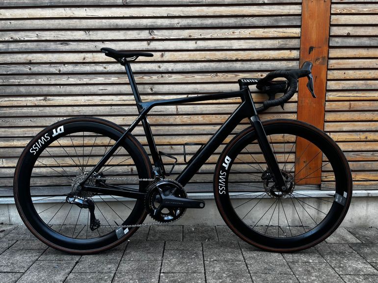 Used Canyon Ultimate CF SLX 8 Di2 2023 2023 Road & Gravel, Black — image 1 of 9