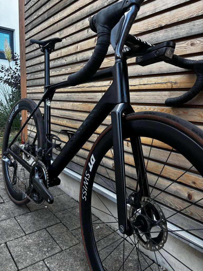 Used Canyon Ultimate CF SLX 8 Di2 2023 2023 Road & Gravel, Black — image 4 of 9
