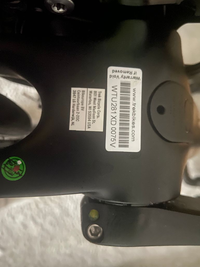 Used Trek Madone SL 5 Gen 8 2025 2025 Road & Gravel, Black — image 8 of 10