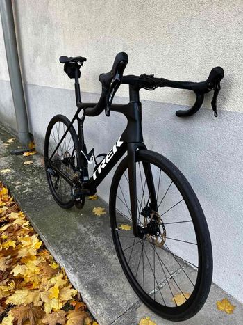 Used Trek Madone SL 5 Gen 8 2025 2025 Road & Gravel, Black — image 9 of 10