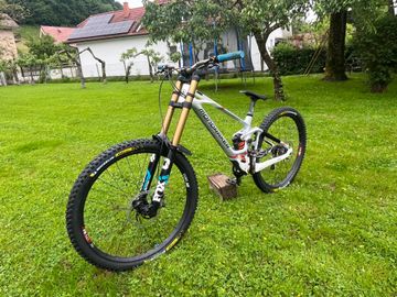 Brugt Mondraker SUMMUM CARBON RR 2023 2023 Mountainbike — billede 1 af 4