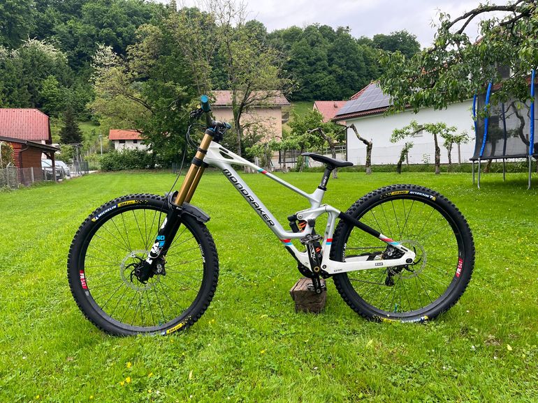 Brugt Mondraker SUMMUM CARBON RR 2023 2023 Mountainbike — billede 3 af 4